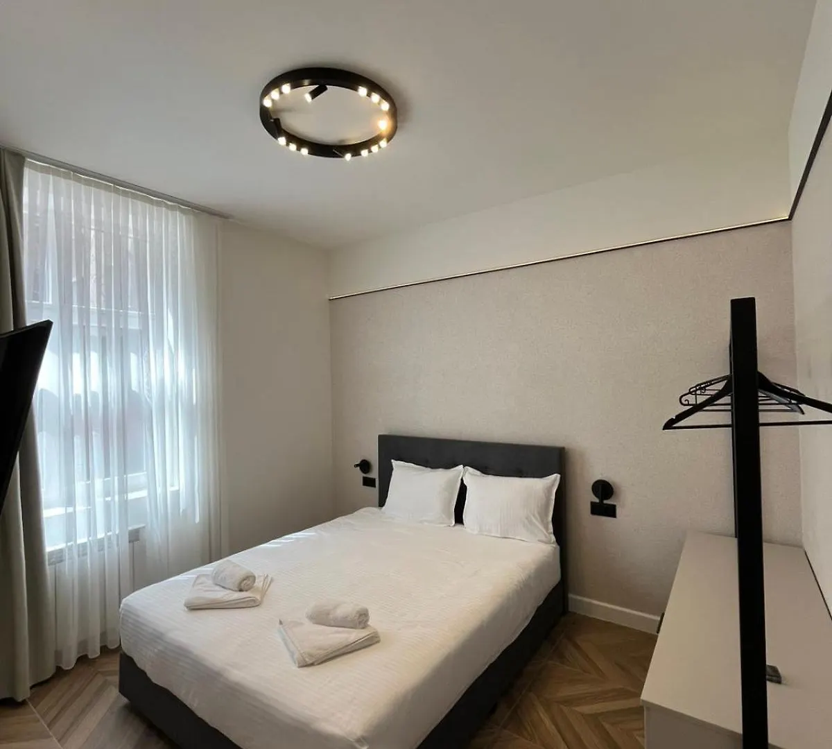 M Star Rooms, Private Parking, Sofia Top Center Apartament